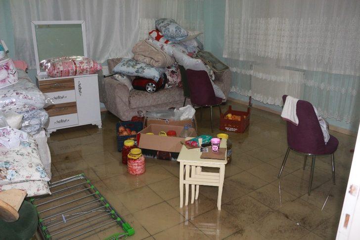 Adıyaman'da yeni evli çiftin evi lağım suları altında kaldı G2