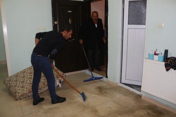 Adıyaman'da yeni evli çiftin evi lağım suları altında kaldı G3