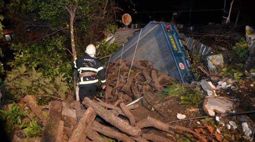 Traktör evin bahçesine devrildi: 1 ölü 