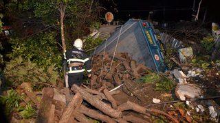 Traktör evin bahçesine devrildi: 1 ölü 