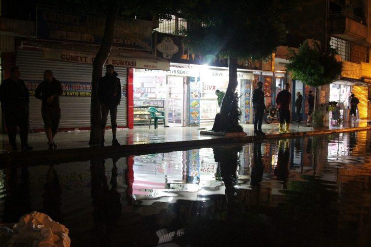 İskenderun’da sağanak yağış hayatı felç etti G2