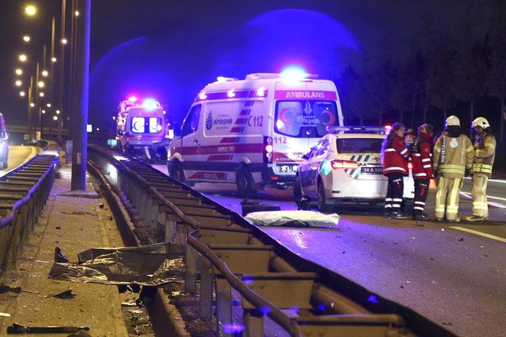 İstanbul'da otomobil kamyona çarptı: 2 ölü, 1 yaralı G5