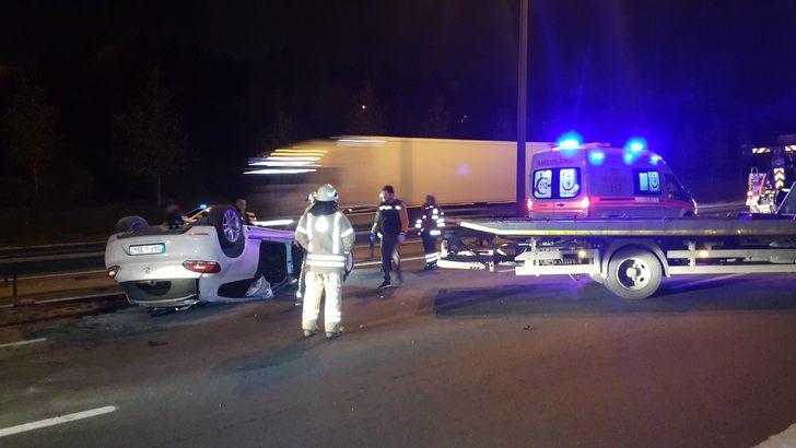TEM'de otomobil kamyona çarpıp takla attı: 2 ölü, 1 ağır yaralı  G4