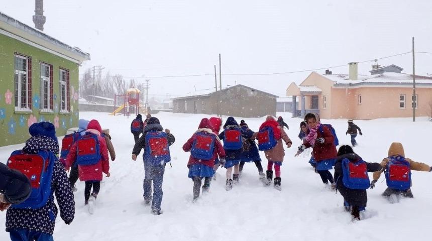 Refahiye'de taşımalı eğitime 1 gün ara verildi