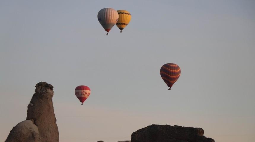 Kapadokya&rsquo;da hava şartları nedeniyle balon turları iptal edildi