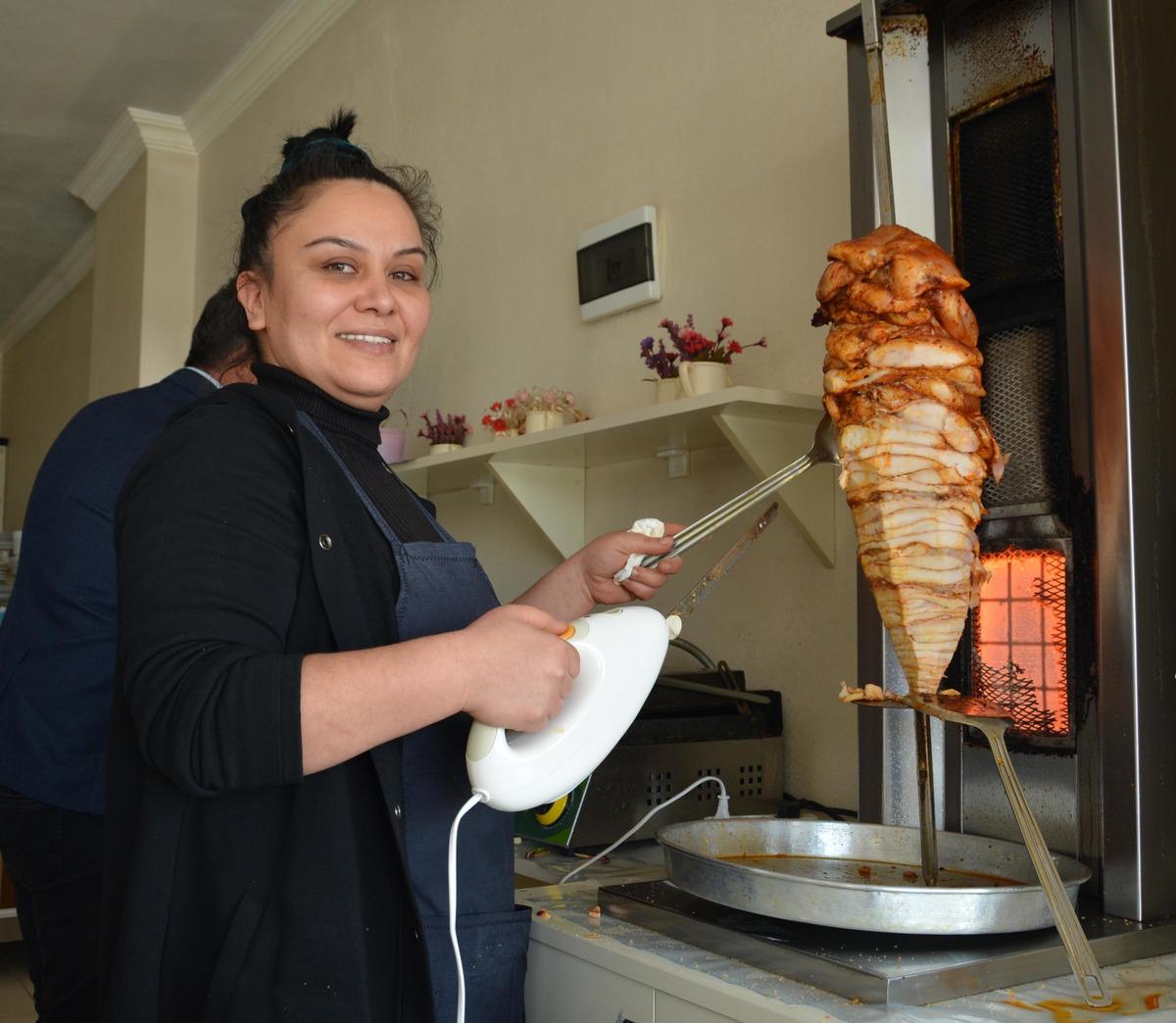 Tost yaparak başladı lokanta işletmecisi oldu