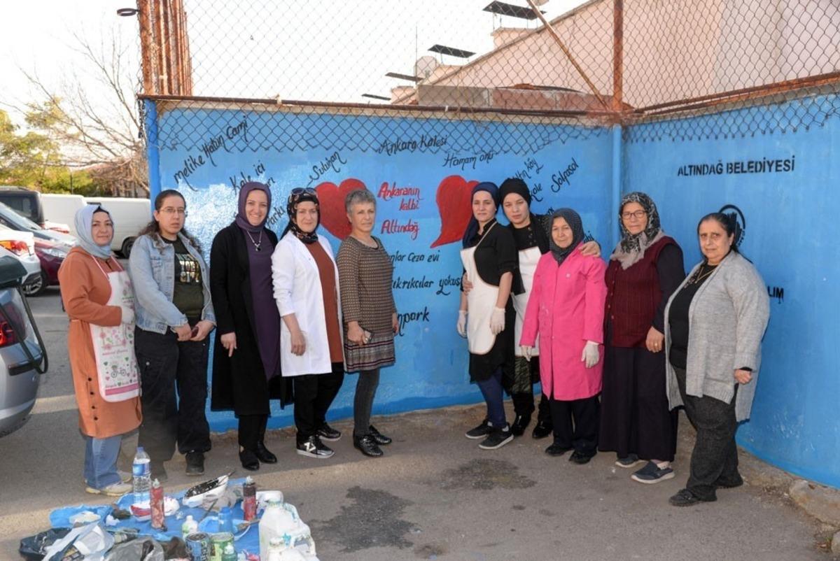 Otopark duvarı tabloya d&ouml;n&uuml;şt&uuml;