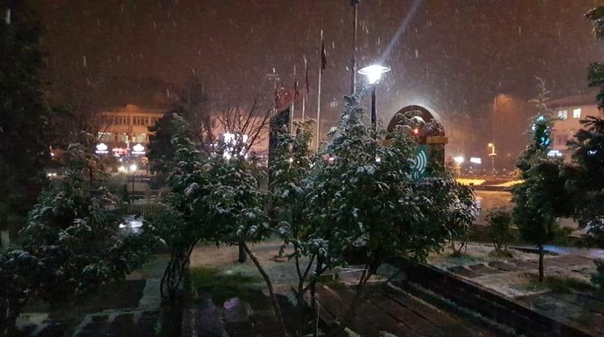 Develi&rsquo;ye Mevsimin İlk Karı Yağdı