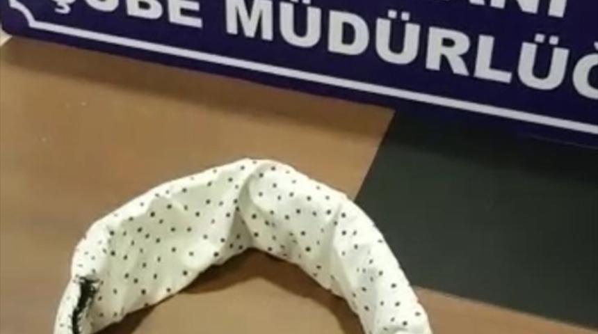 Van'da beline bağladığı uyuşturucuyla yakalanan kişi tutuklandı