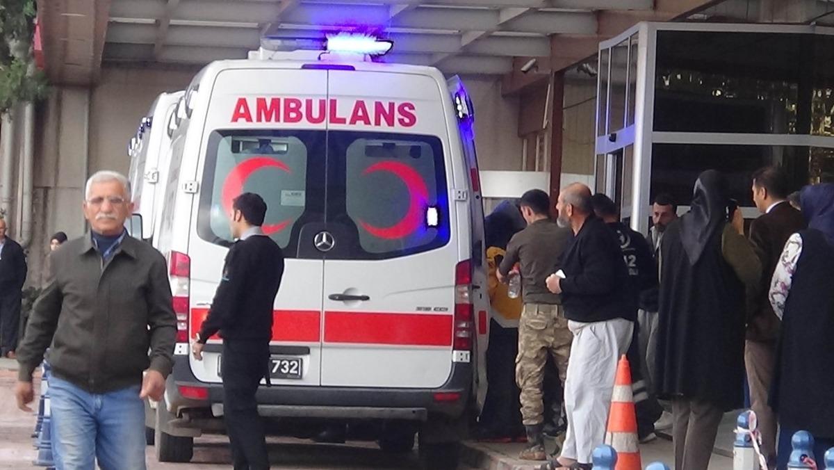 &Ccedil;obanbey&rsquo;de zırhlı ara&ccedil; devrildi, 3 asker yaralandı