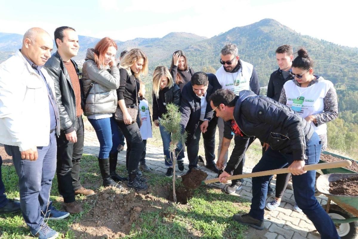 G&ouml;n&uuml;ll&uuml;lerden fidan seferberliği