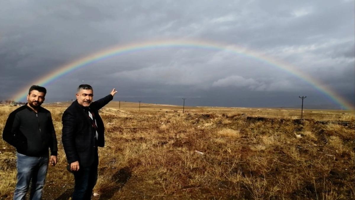 (&Ouml;zel) Yağmurdan sonra oluşan g&ouml;kkuşağı hayran bıraktı