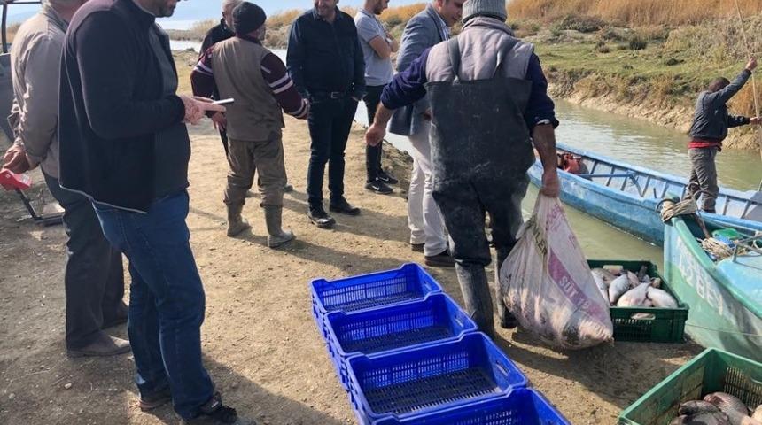 H&uuml;y&uuml;k Belediye Başkanı &Ccedil;iğdem,  balık&ccedil;ılarla buluştu
