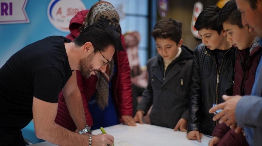 Uğur Arslan, Nevşehir&rsquo;de kitap fuarına katıldı