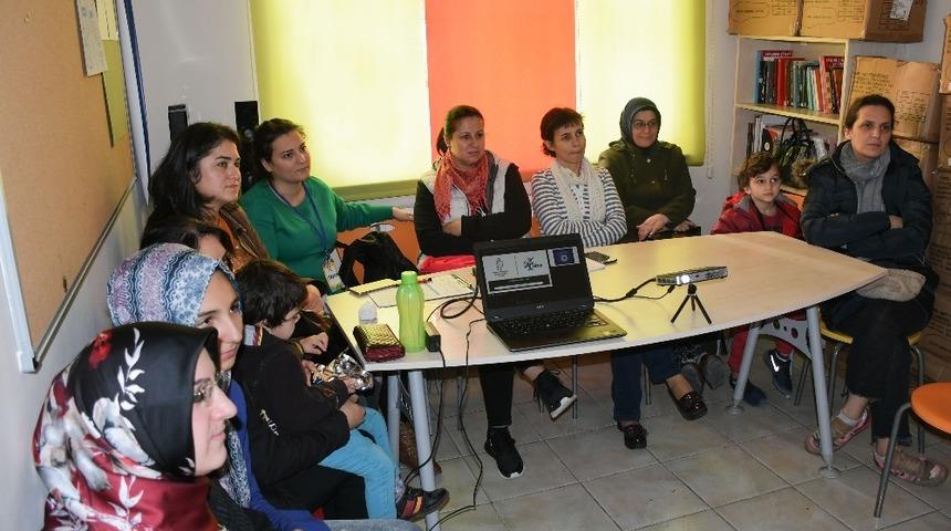 Yeşim’den annelere eğitim
