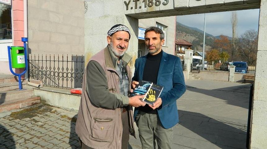 Özay Polatoğlu, yazdığı kitaplarla ilçenin gurur kaynağı oldu