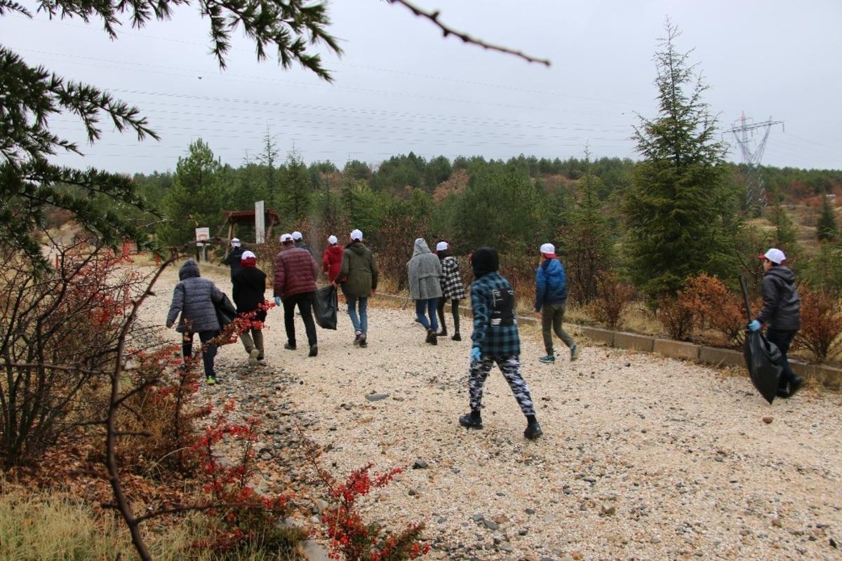 &Ccedil;ocuklardan &ouml;nce doğa y&uuml;r&uuml;y&uuml;ş&uuml;  sonra temizlik