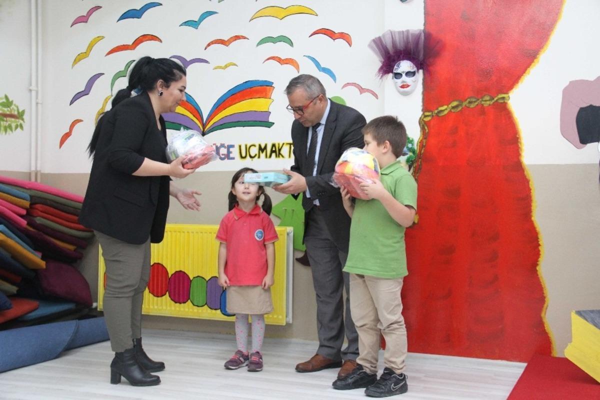 Kartal&rsquo;da Atık Pil Toplama Yarışması&rsquo;nda kazanan okullara &ouml;d&uuml;lleri verildi