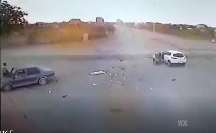 Konya’da iki otomobilin çarpışma anı kamerada! G3