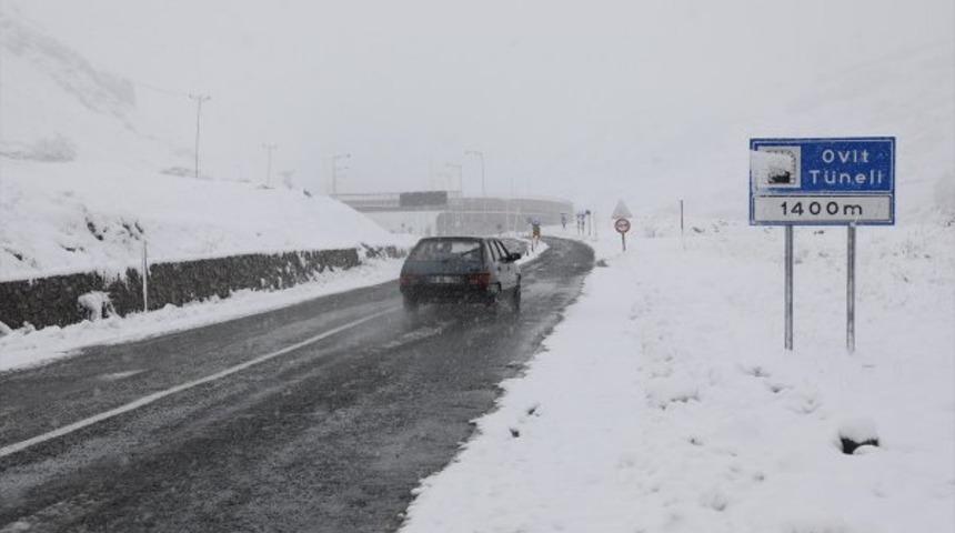 Rize'de kar yağışı nedeniyle Ovit Dağı geçidi ulaşıma kapatıldı