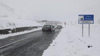 Rize'de kar yağışı nedeniyle Ovit Dağı geçidi ulaşıma kapatıldı