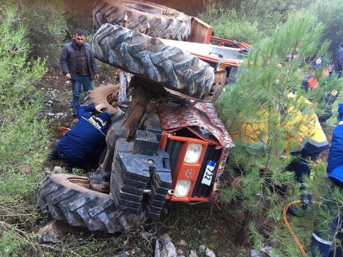 Trakt&ouml;r devrildi: 2 yaralı