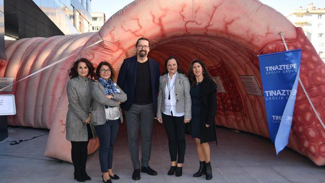 Dev bağırsak maketiyle kolon kanserine dikkat çektiler