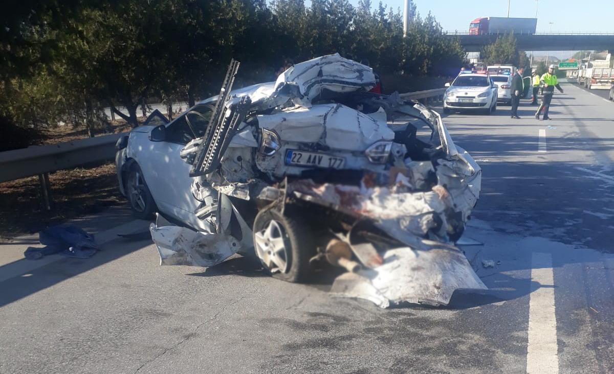 Tarsus'ta feci kaza! 1 &ouml;l&uuml;, 2 yaralı