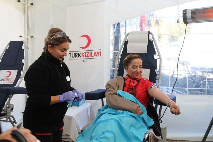 Uşaklılar 3 yaşındaki Esila’ya şifa olmak için seferber oldu G3