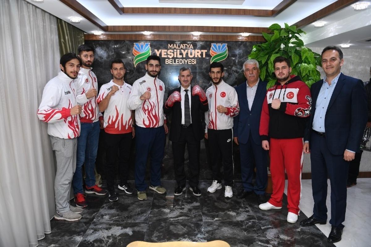 &Ccedil;ınar, milli takım sporcularını ağırladı