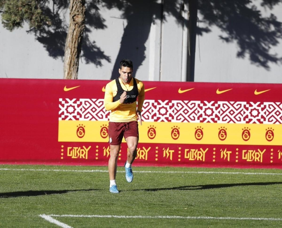 Galatasaray'da karar verildi: Radamel Falcao 4 hafta daha riske edilmeyecek
