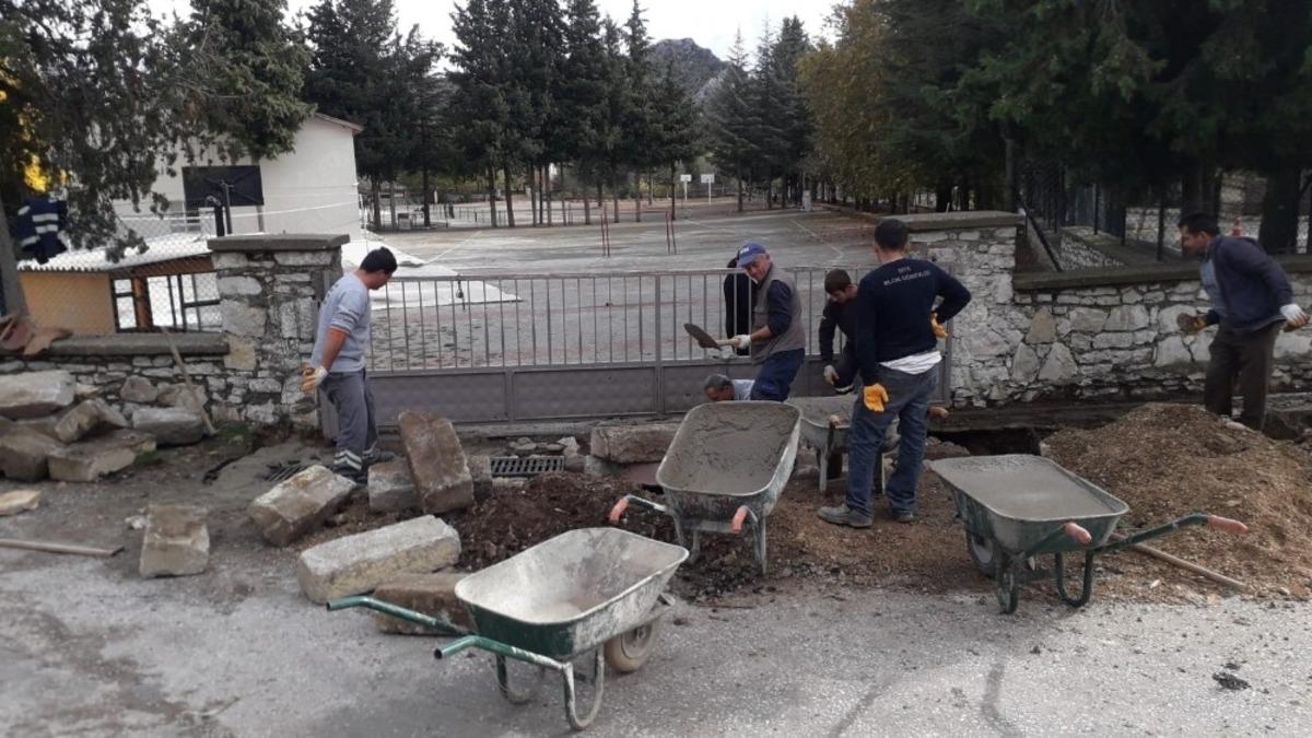 İbradı&lsquo;daki okulların yağmur sorunu &ccedil;&ouml;z&uuml;ld&uuml;
