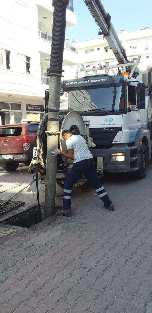 ASAT kanalizasyon hatlarını temizliyor