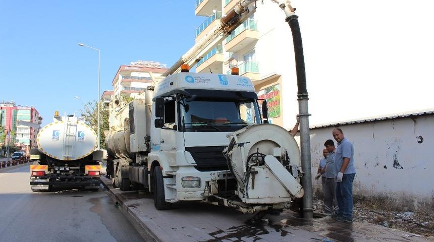 ASAT kanalizasyon hatlarını temizliyor
