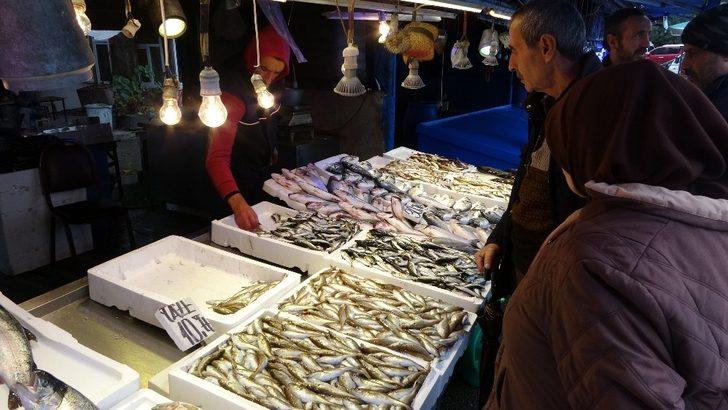 Hamsi bu sezon ilk kez tezgahlarda yerini alamadı G2