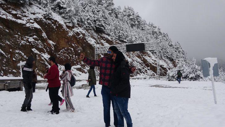 Doğu Karadeniz'de kardan 57 köy yolu kapandı G3
