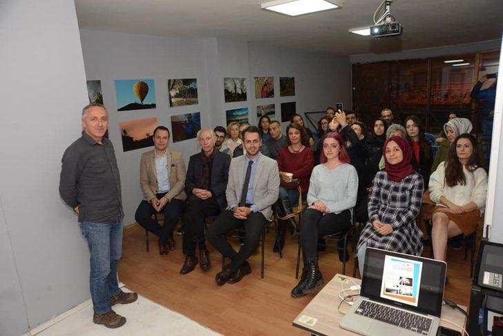 Manisa sokaklarında fotoğraf eğitimi G4