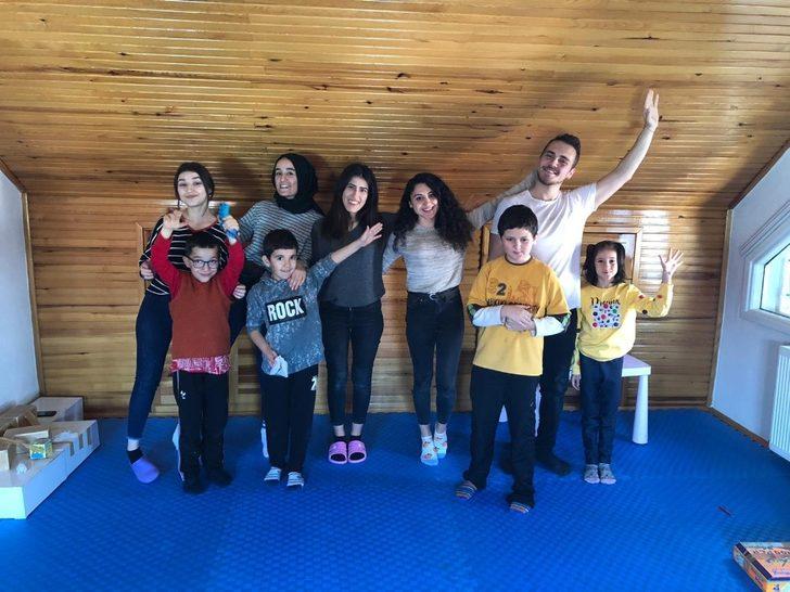 Otizmli çocuklar sanat ve müzik atölyeleri ile hayata tutunuyor G2