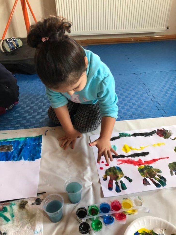 Otizmli çocuklar sanat ve müzik atölyeleri ile hayata tutunuyor G3