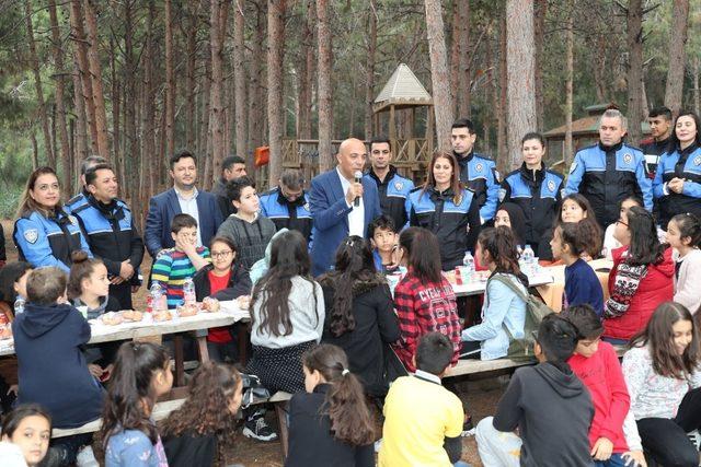 Şahne, &ccedil;ocuklarla piknikte buluştu 1