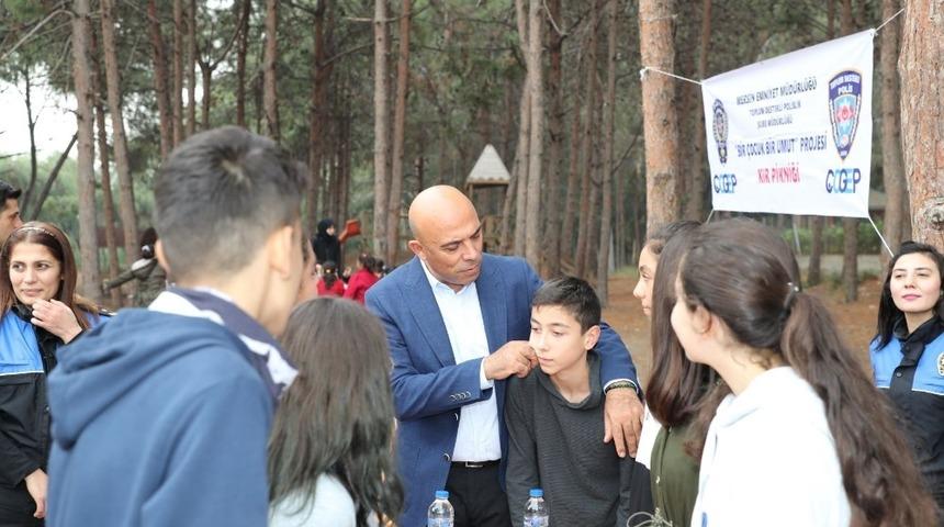 Şahne, &ccedil;ocuklarla piknikte buluştu