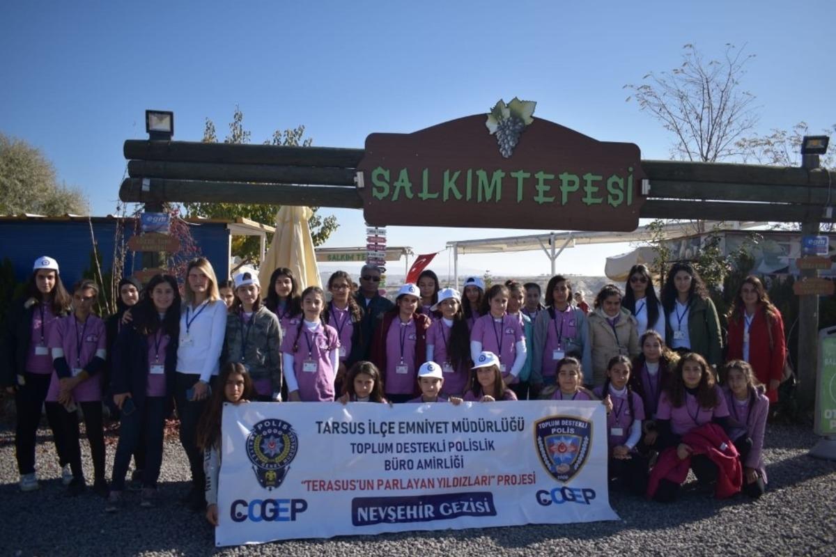 Polis 40 kız &ouml;ğrenciyi Nevşehir&rsquo;e geziye g&ouml;t&uuml;rd&uuml;
