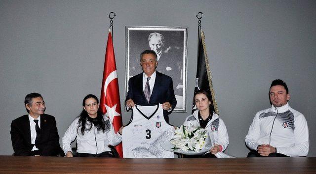 Tekerlekli Sandalye Basketbol Takımı’ndan Ahmet Nur Çebi’ye ziyaret