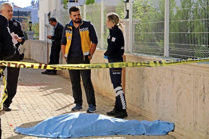 Annesinin pencereden düşüp öldüğünü duyunca sinir krizi geçirdi G1