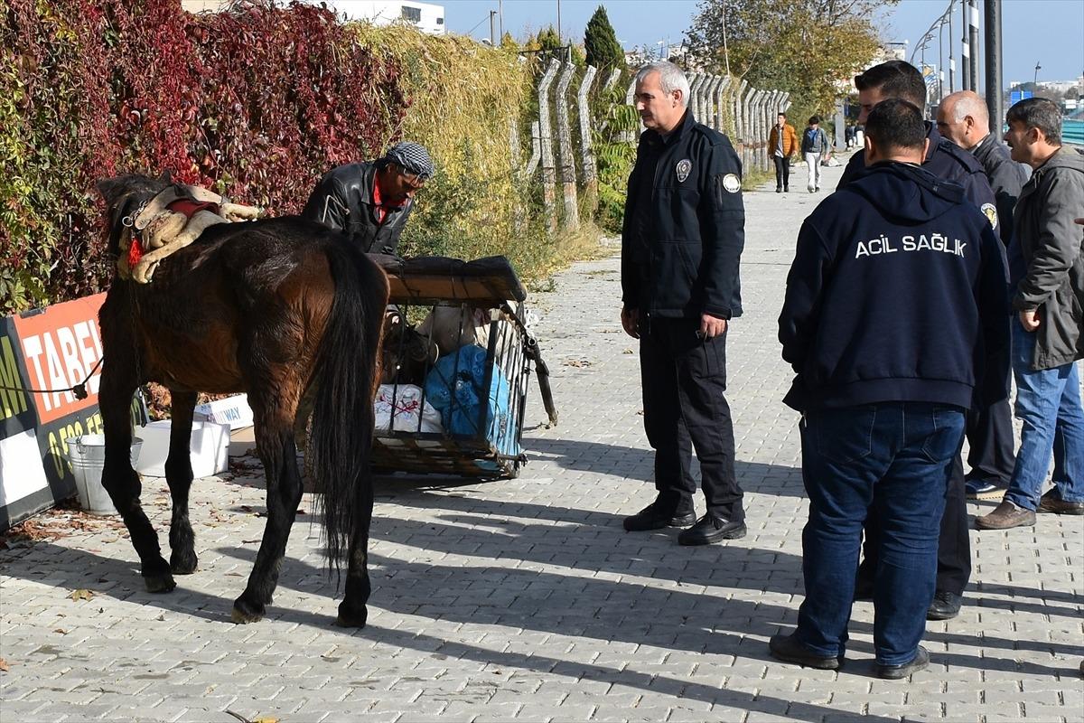 Sakat atla kağıt toplayan kişiye polis m&uuml;dahale etti