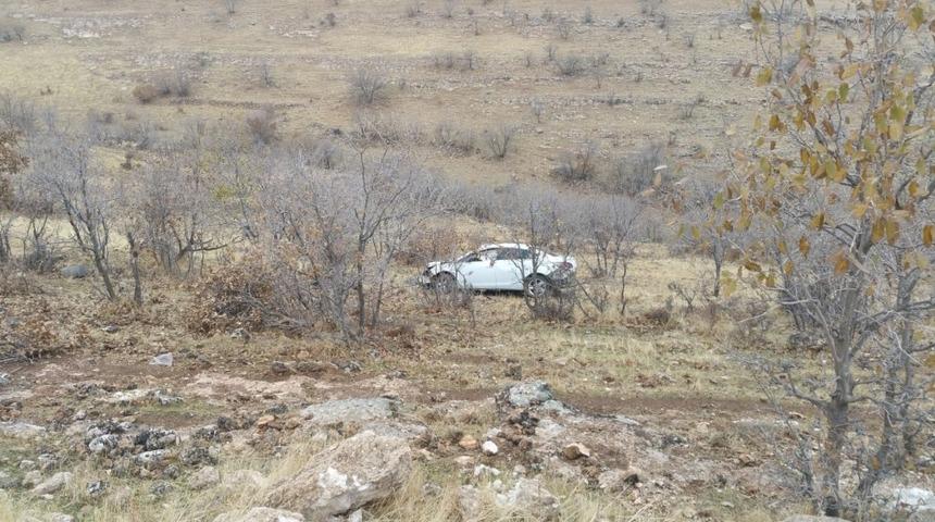 Gerc&uuml;ş&rsquo;te virajı alamayan otomobil takla attı