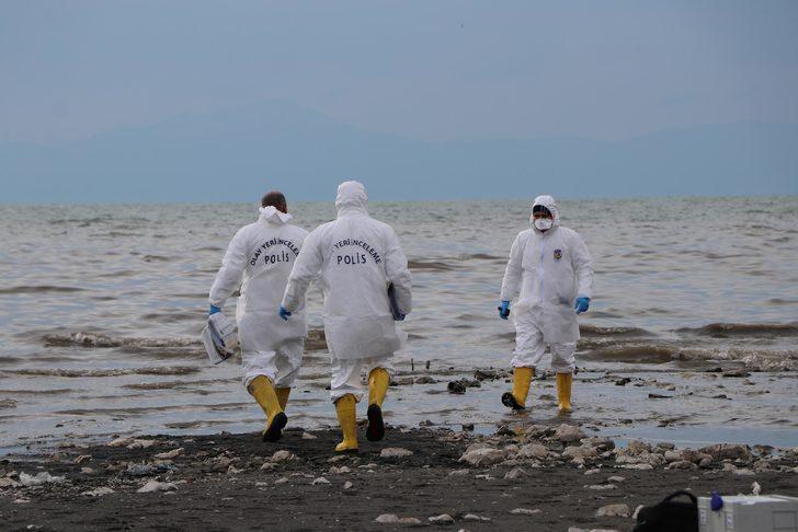 Van Gölü çekilince kemik ve kafatasları ortaya çıktı G2