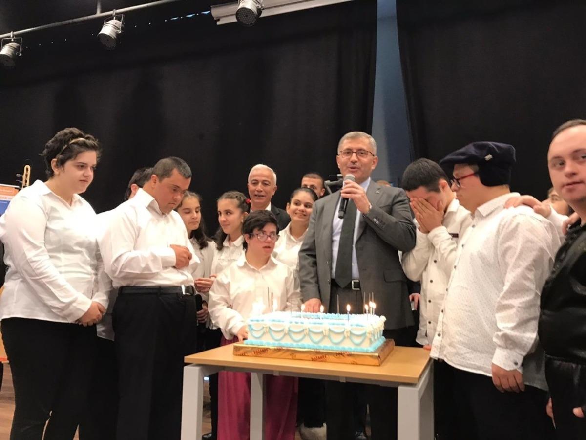 &Uuml;sk&uuml;dar&rsquo;daki Engelsiz Yaşam Merkezi&rsquo;nin a&ccedil;ılışının 1. yıl d&ouml;n&uuml;m&uuml; coşkuyla kutlandı