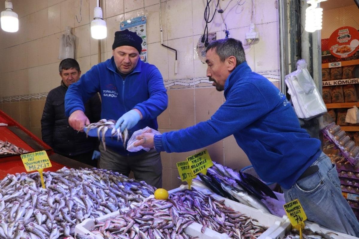 Karadeniz hamsisi 7 lira