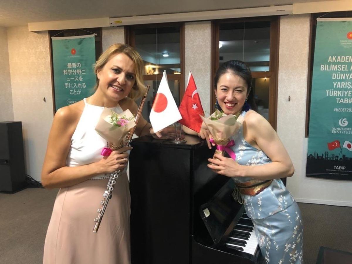 Antalyalı Sanat&ccedil;ı, Japonlara T&uuml;rk eserlerini tanıttı